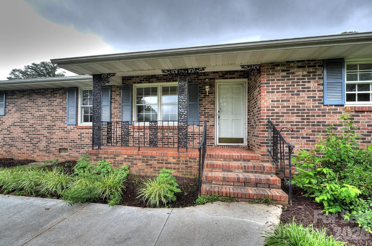 1195 Holly Springs Road