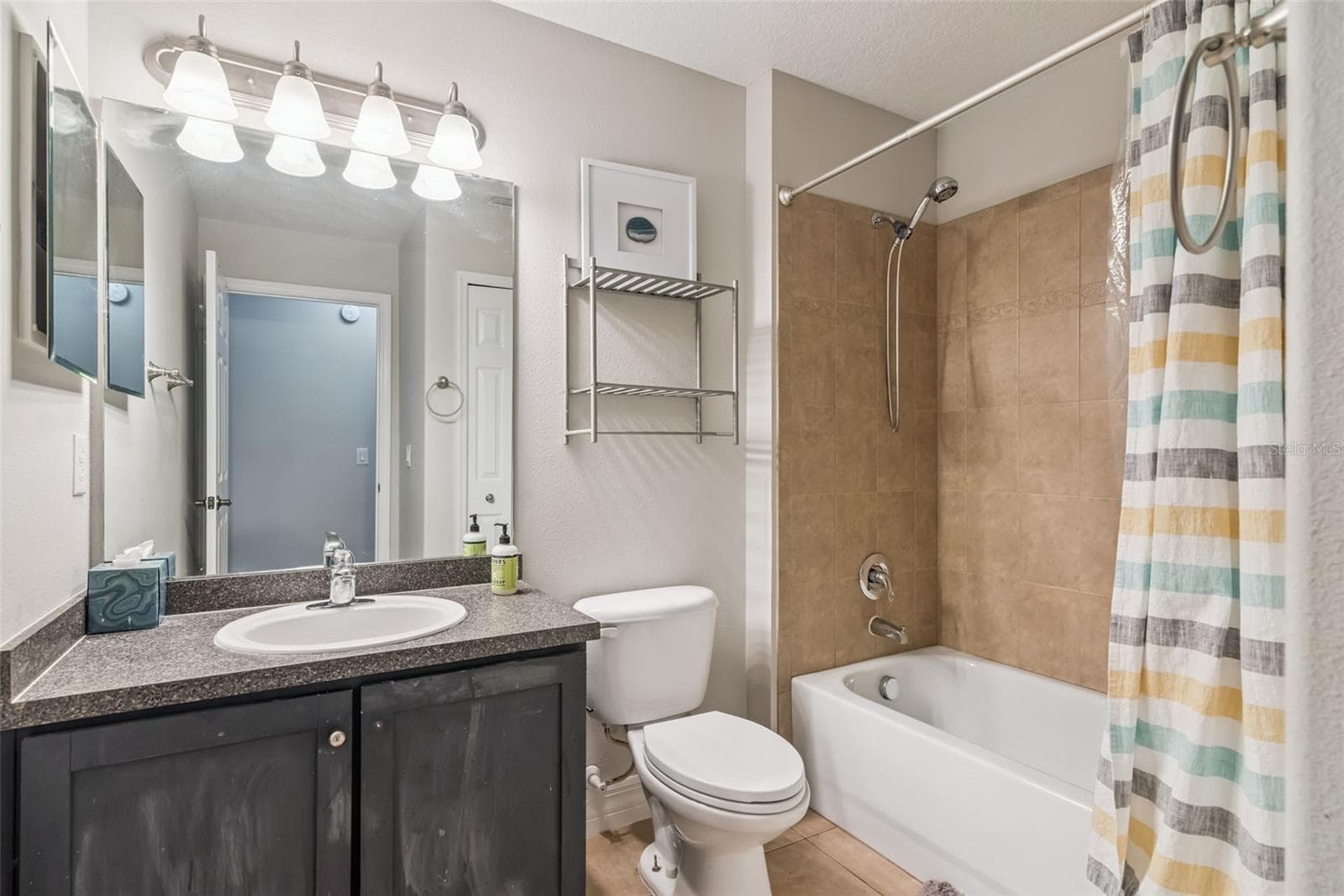 Hall/Guest Bath - 242 BLUE WATER ST, EUSTIS