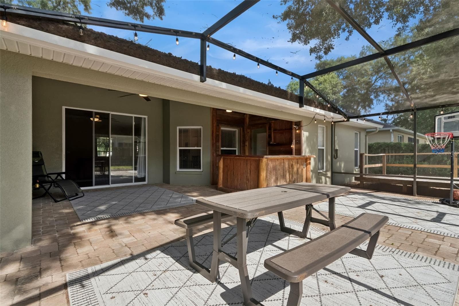 Screened Patio - 242 BLUE WATER ST, EUSTIS