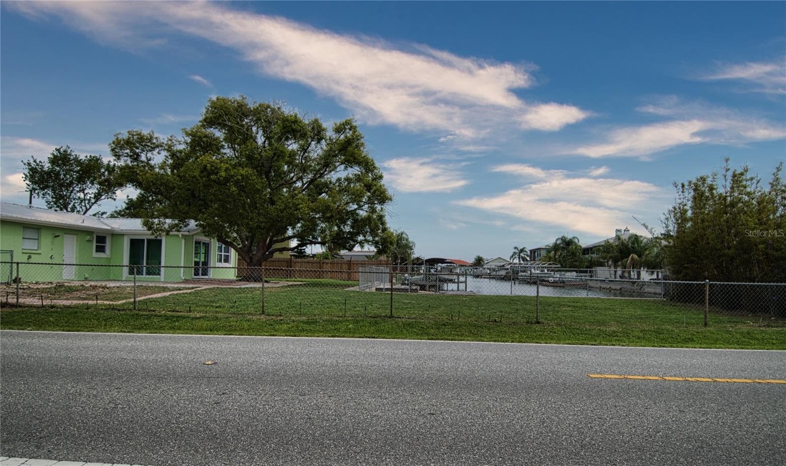 Fully fenced yard - 13724 COX AVE, HUDSON