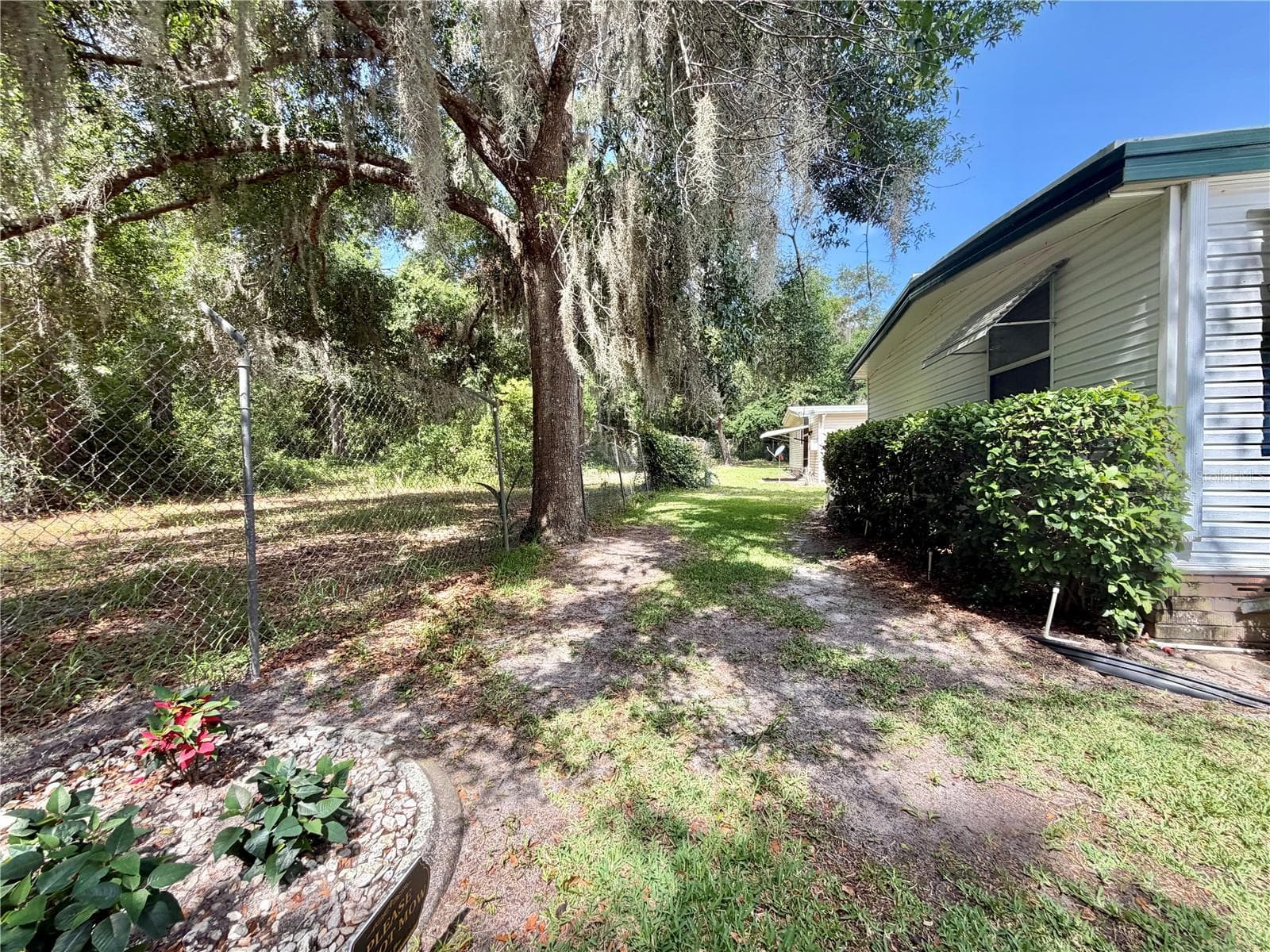 Mobile Home at 132 TAMARISK WAY, LEESBURG, photo 48 of 52