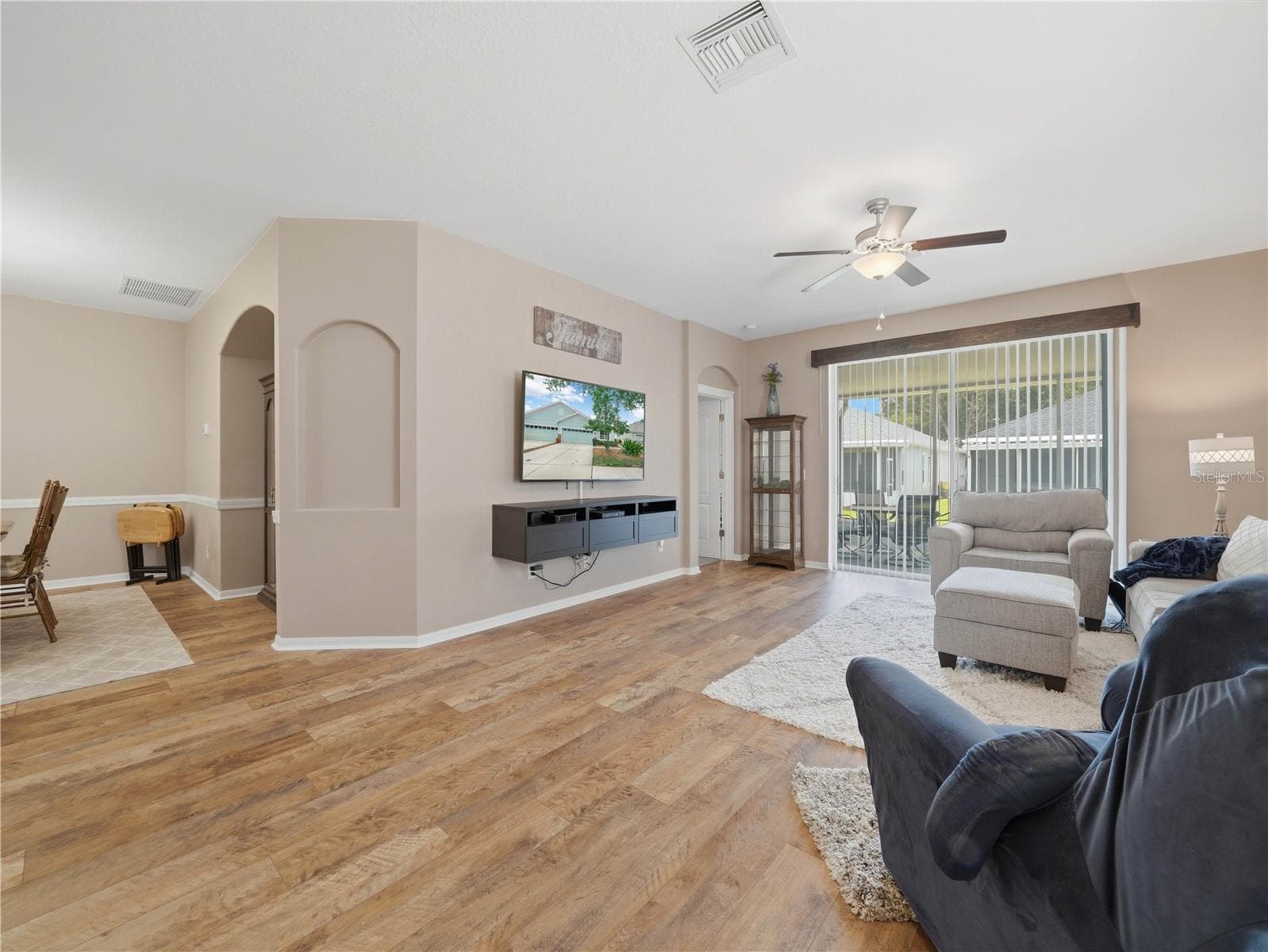 Villa at 6936 SURREY OAK DR, APOLLO BEACH, photo 2 of 25