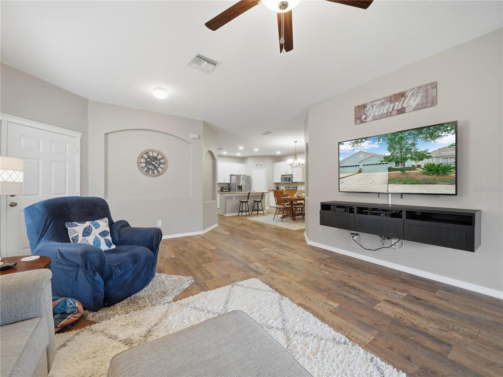 Villa at 6936 SURREY OAK DR, APOLLO BEACH, photo 3 of 25