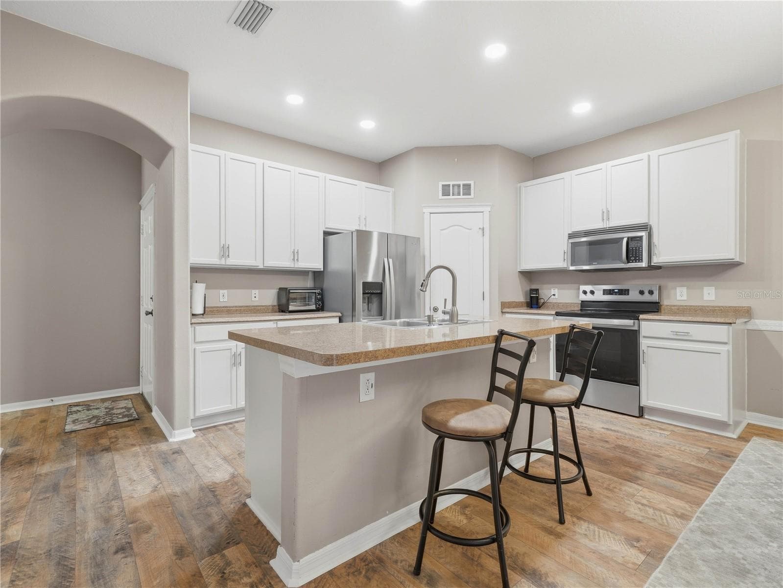 Villa at 6936 SURREY OAK DR, APOLLO BEACH, photo 6 of 25