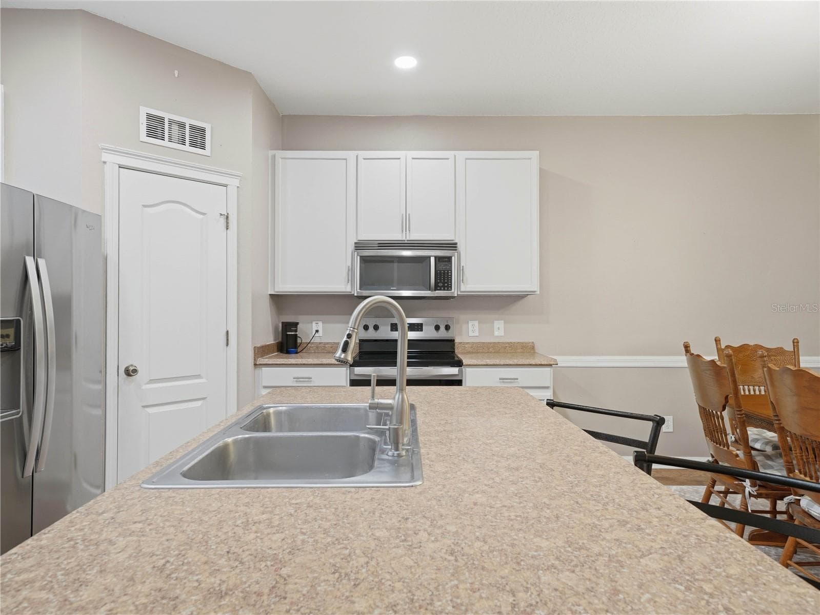 Villa at 6936 SURREY OAK DR, APOLLO BEACH, photo 8 of 25