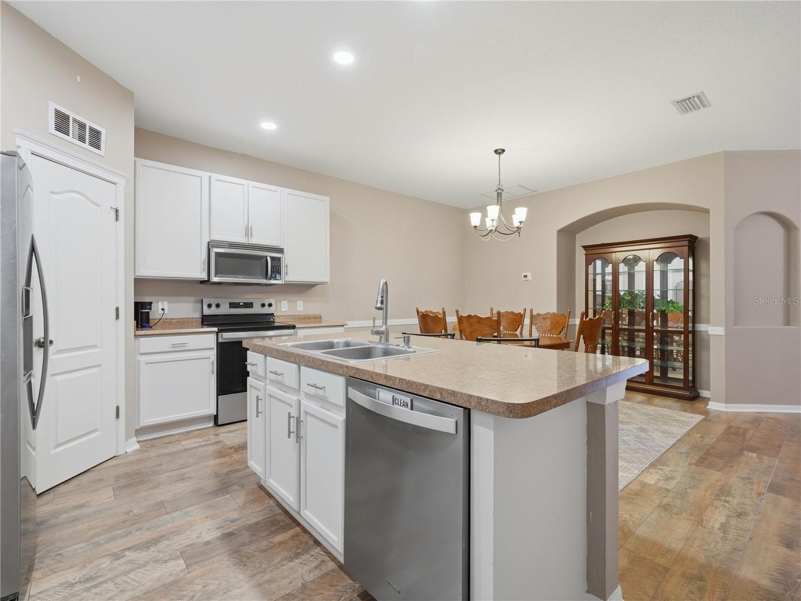 Villa at 6936 SURREY OAK DR, APOLLO BEACH, photo 9 of 25