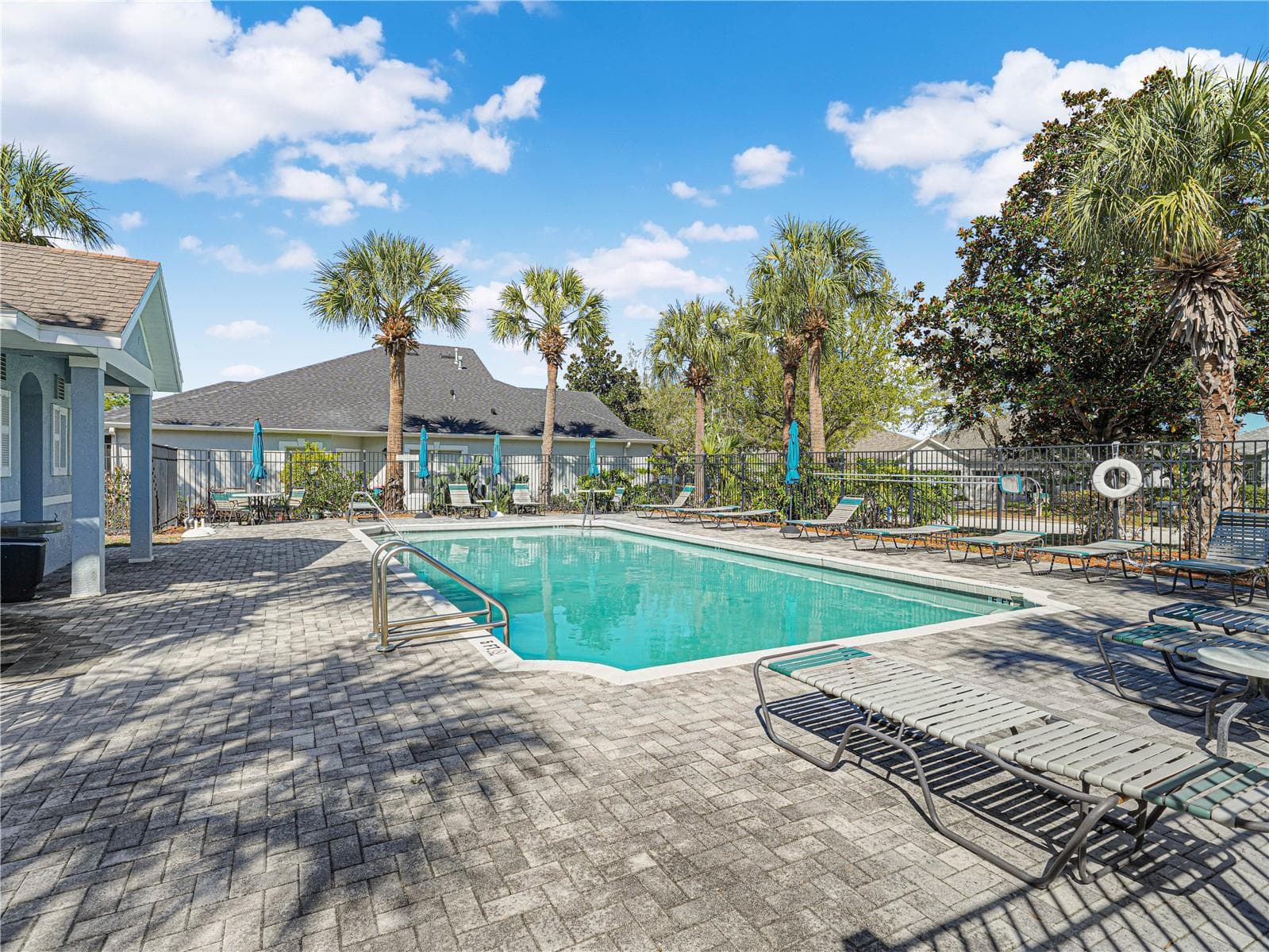 Community Pool - 6936 SURREY OAK DR, APOLLO BEACH