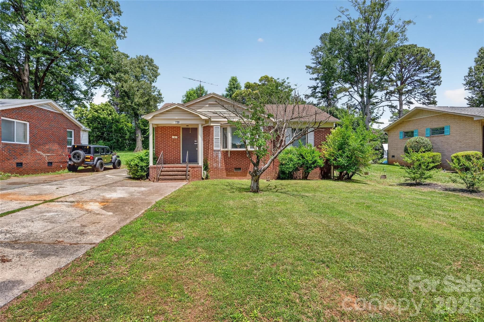 Single Family Residence at 1632 Madison Avenue, Charlotte, photo 7 of 40