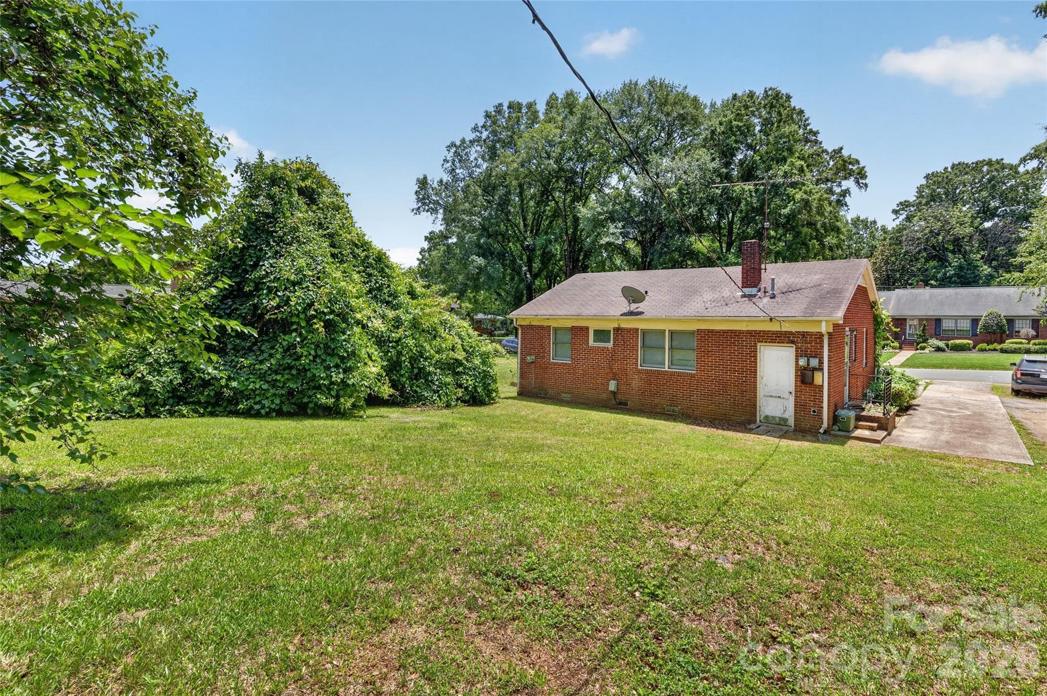 Single Family Residence at 1632 Madison Avenue, Charlotte, photo 13 of 40