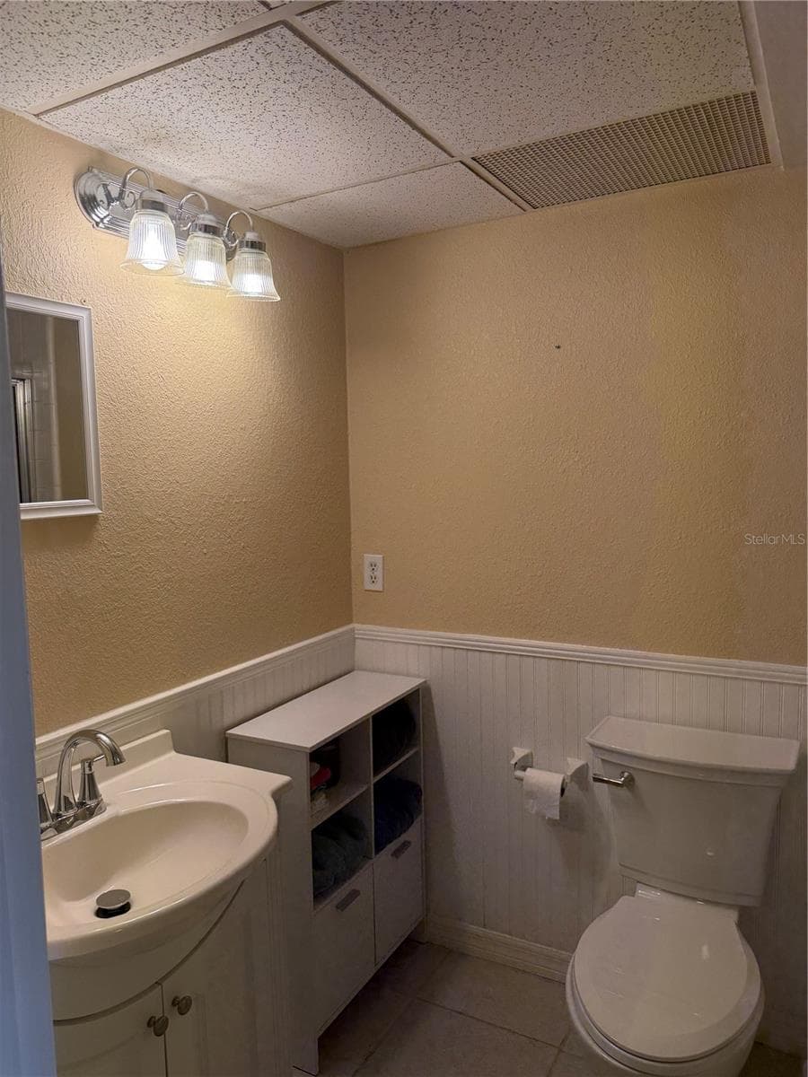 Guest Bathroom with tub and shower - 3586 CAPE HAZE DR #B6, ROTONDA WEST