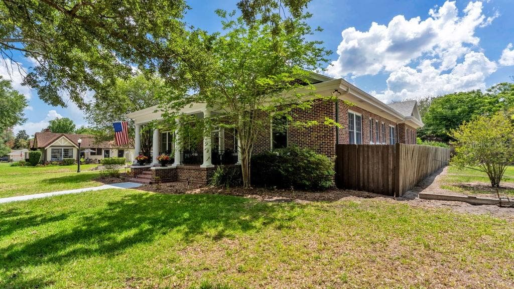 Single Family Residence at 747 S CLAYTON AVE, LAKELAND, photo 4 of 50