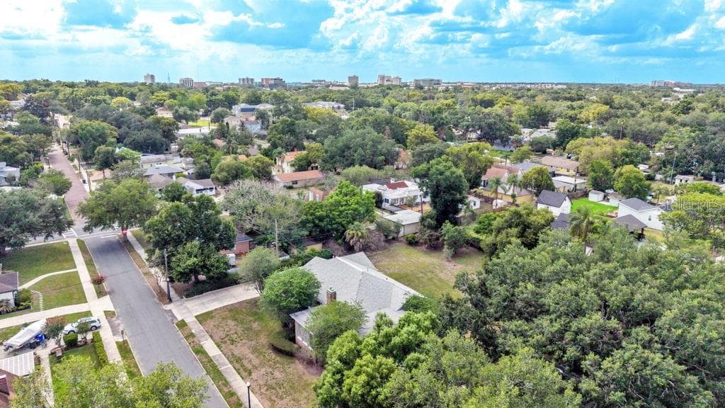 Single Family Residence at 747 S CLAYTON AVE, LAKELAND, photo 6 of 50