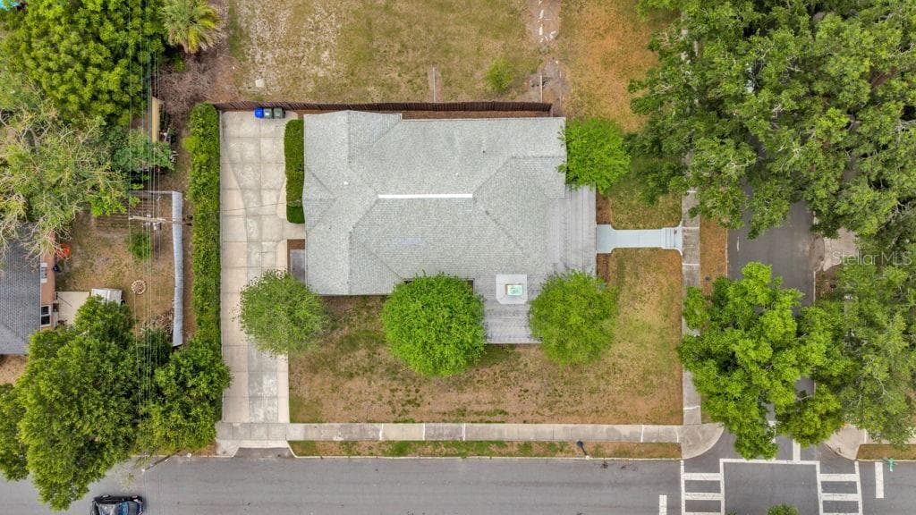 Single Family Residence at 747 S CLAYTON AVE, LAKELAND, photo 9 of 50