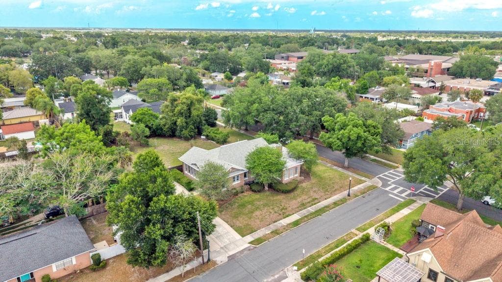 Single Family Residence at 747 S CLAYTON AVE, LAKELAND, photo 10 of 50