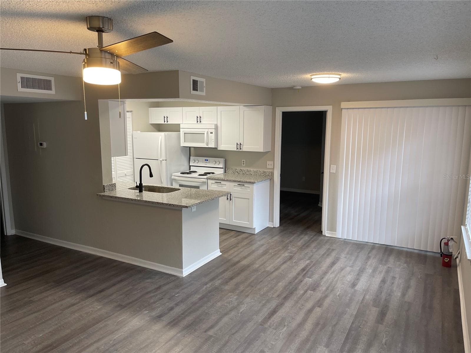 Completely remodeled kitchen - 1027 S HIAWASSEE RD #2311, ORLANDO