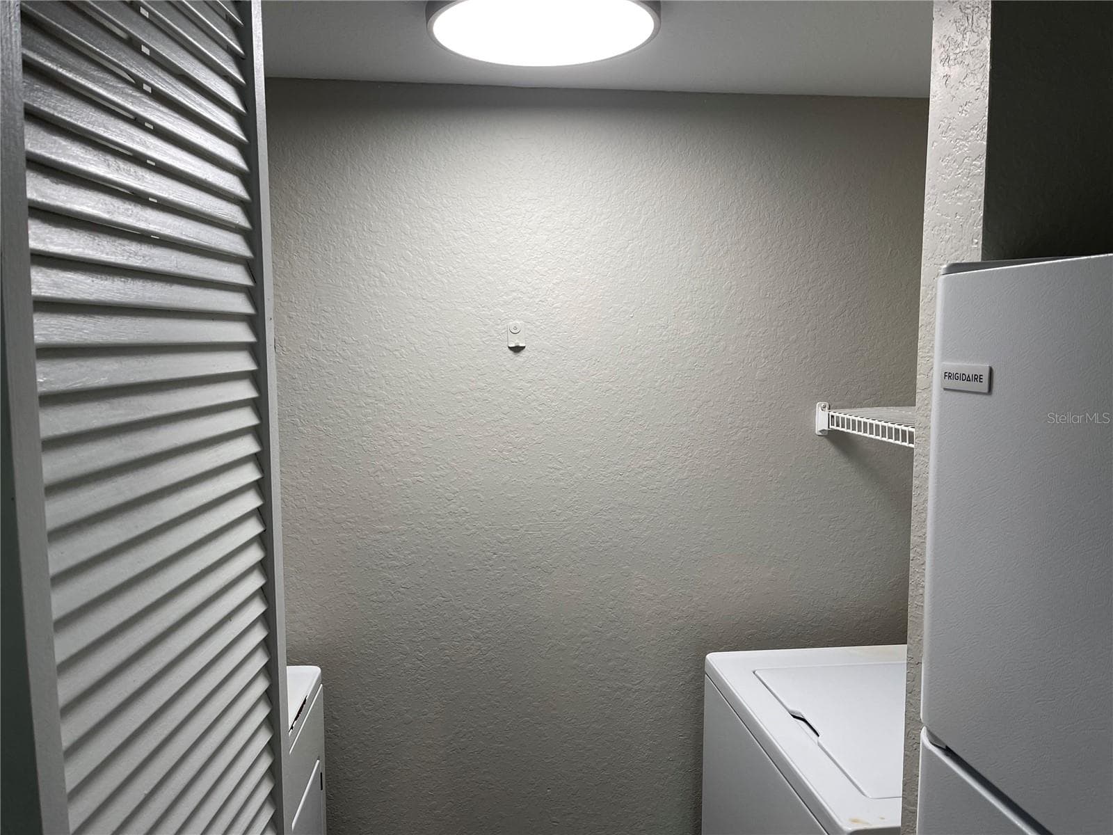 Laundry is just off the kitchen and comes with a washer and dryer - 1027 S HIAWASSEE RD #2311, ORLANDO
