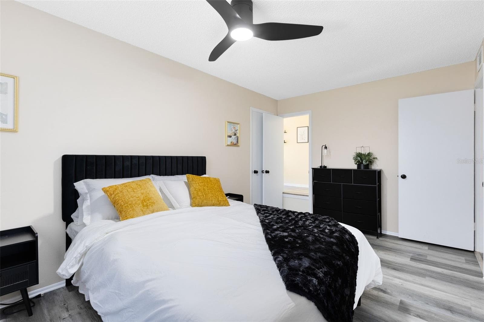 Duplex at 1228 E MURIEL ST, ORLANDO, photo 13 of 37