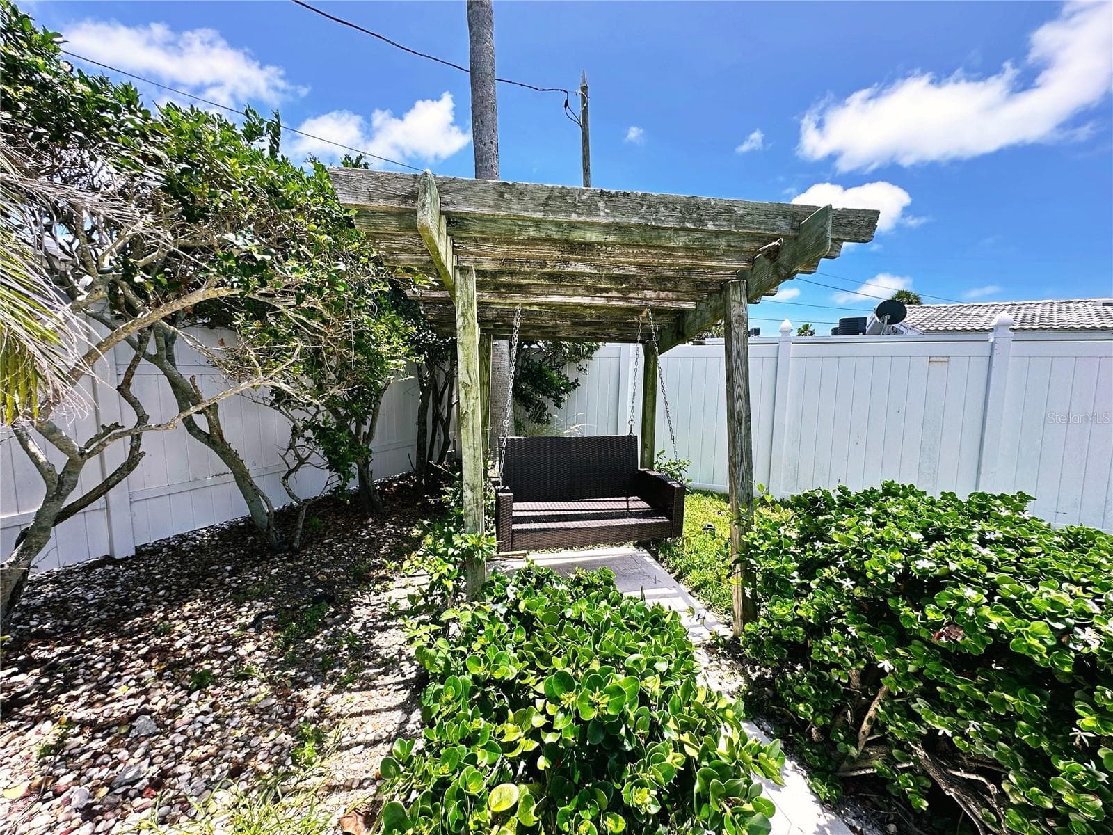 Swing set in the backyard - 155 112TH AVE #A, TREASURE ISLAND