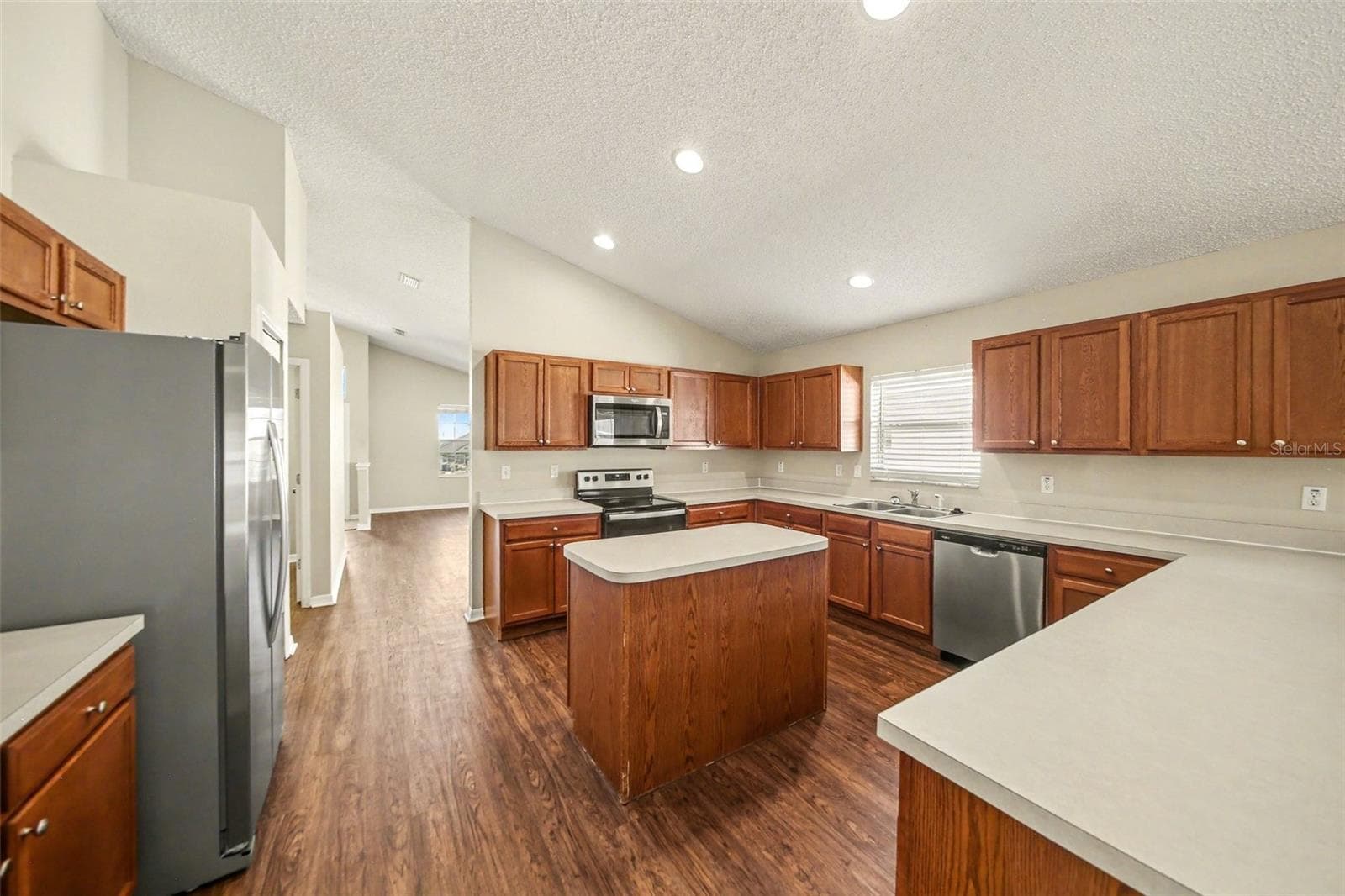 Single Family Residence at 1110 BLUEGRASS DR, GROVELAND, photo 3 of 19