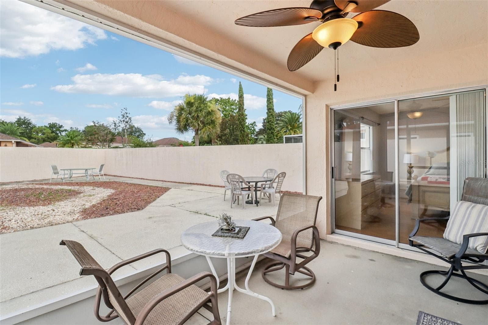 Screen Enclosed Lanai - 914 MENDOZA BLVD, LADY LAKE