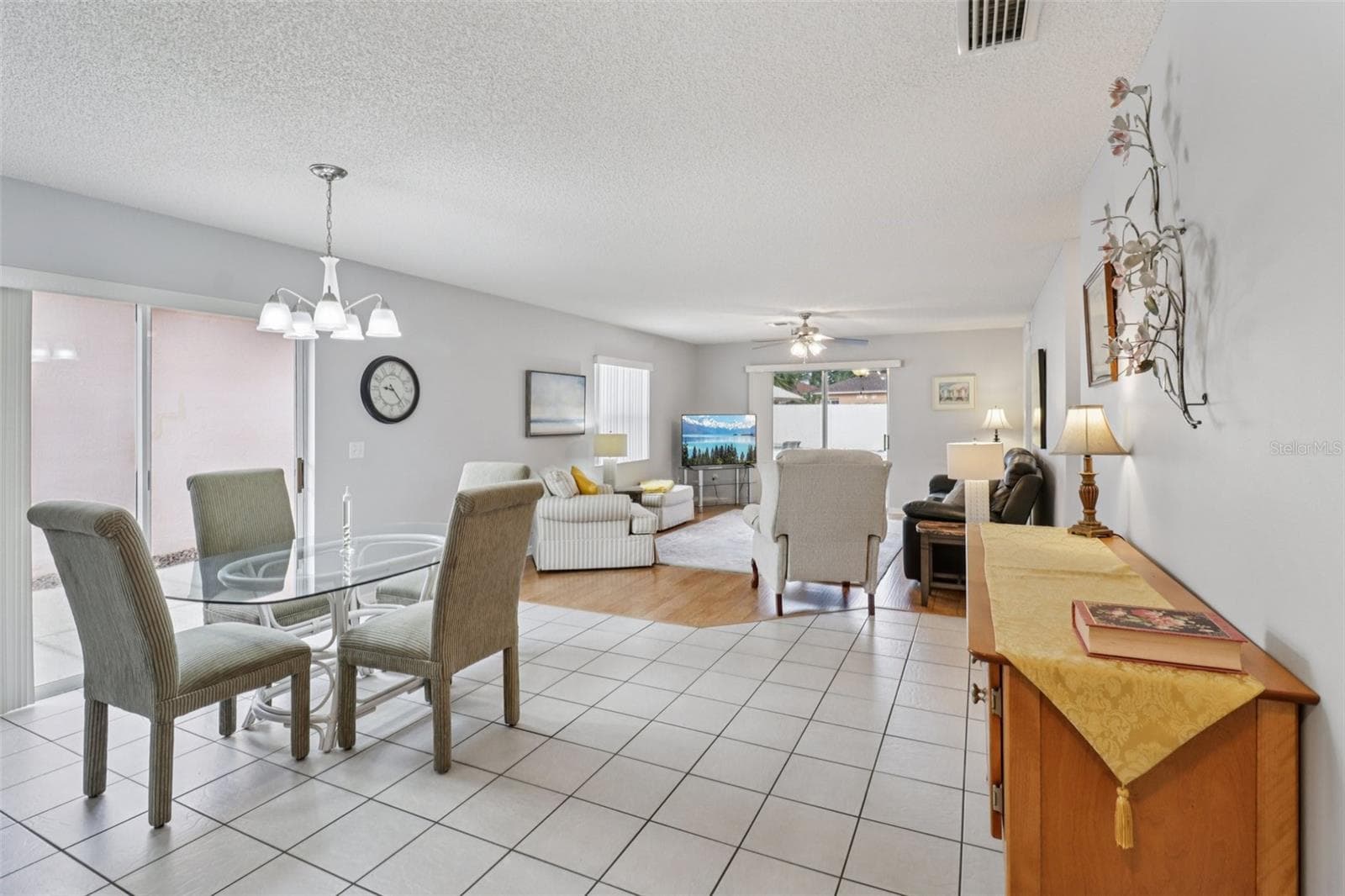 Just Inside Front Door - 914 MENDOZA BLVD, LADY LAKE