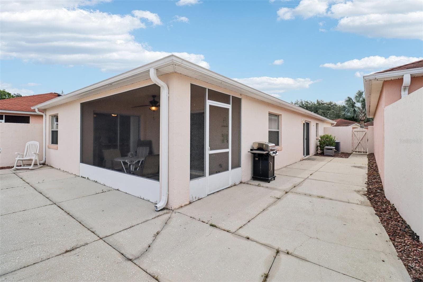 Screen Enclosed Lanai - 914 MENDOZA BLVD, LADY LAKE