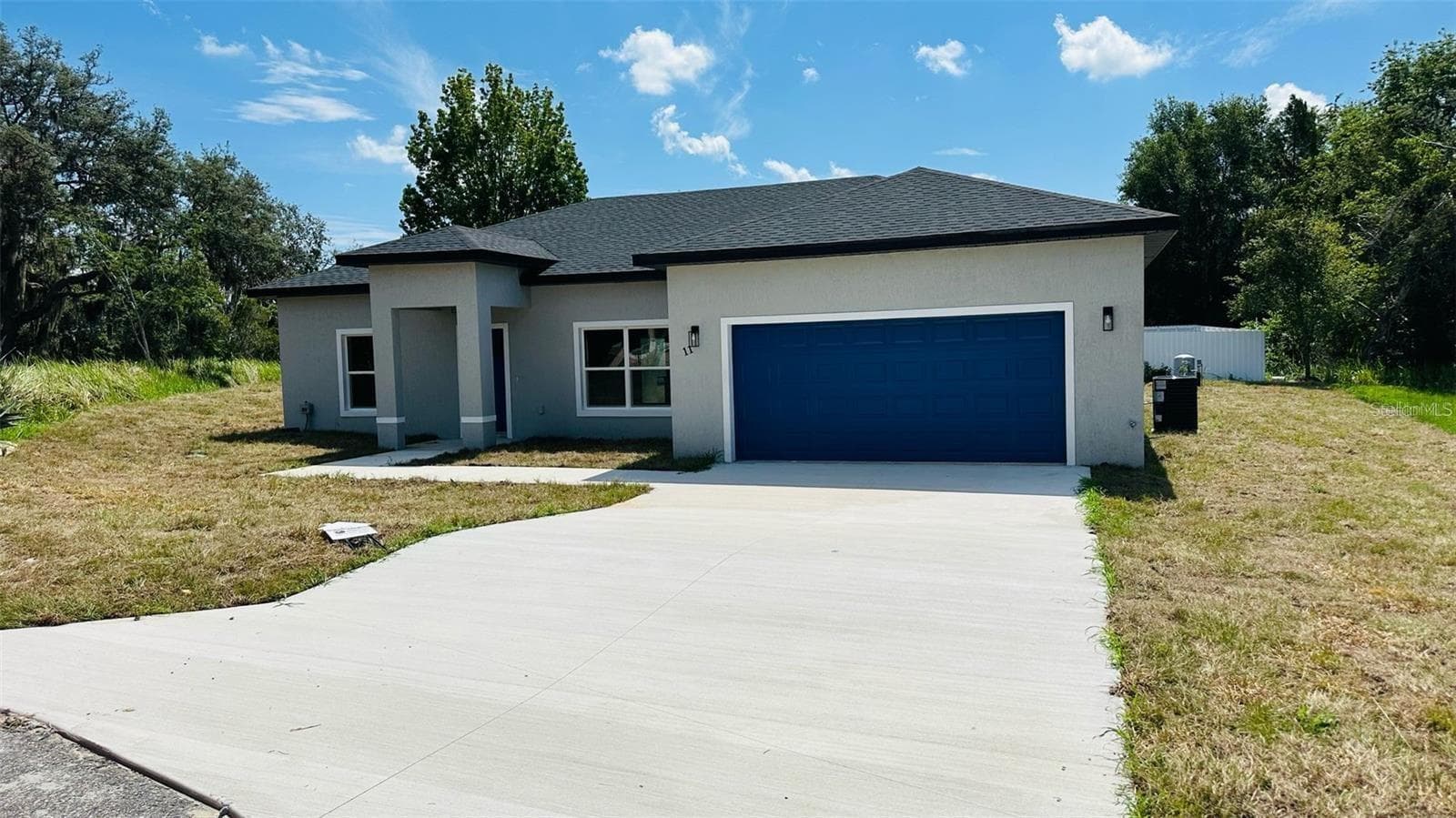 11 SPRUCE LN