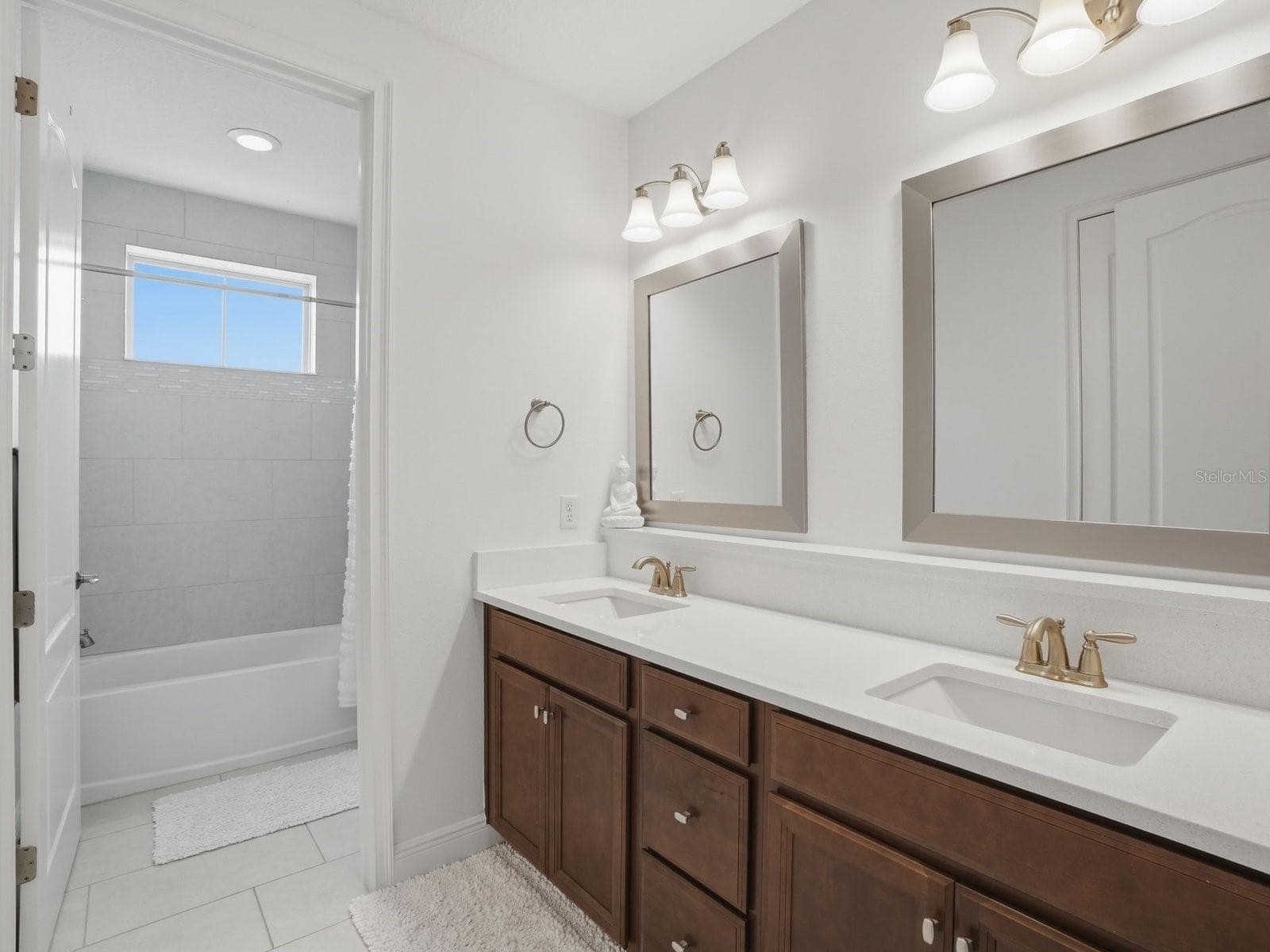 Bathroom 3 with separate tub/shower and toilet - 9448 MERE PKWY, ORLANDO