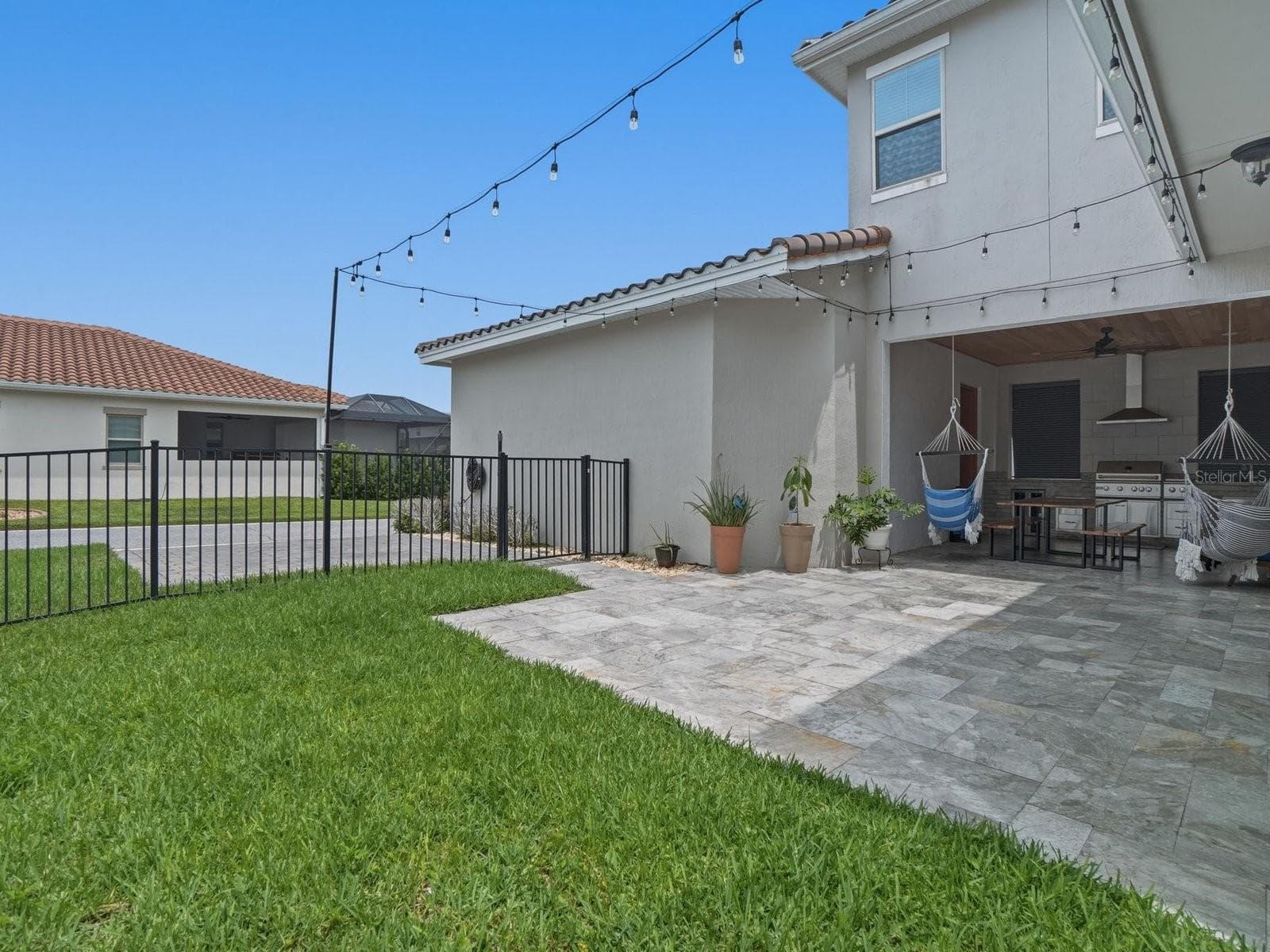Large Lanai with plenty of fenced green space! - 9448 MERE PKWY, ORLANDO