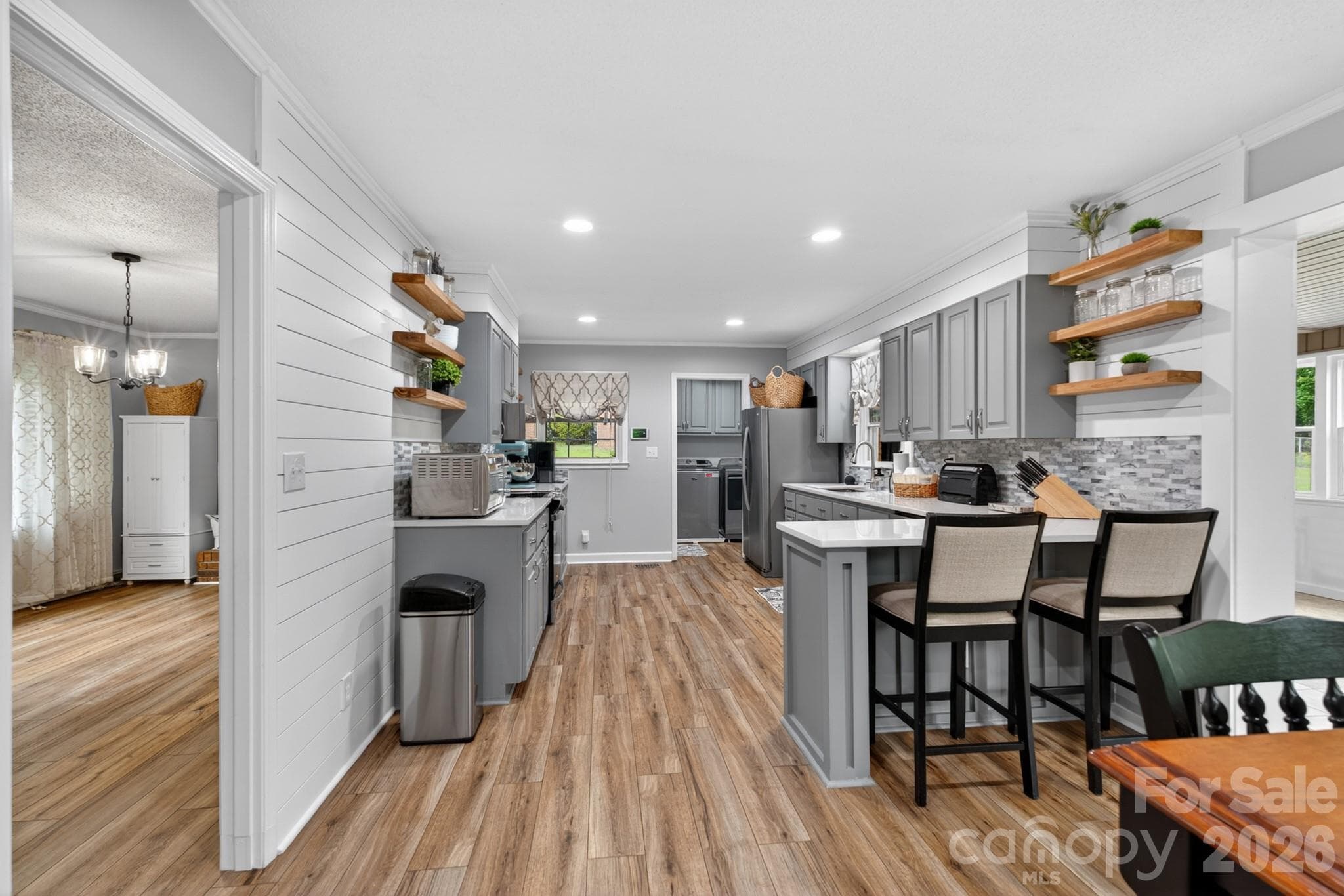Kitchen w/ bar area - 1172 Rainbow Circle, Catawba