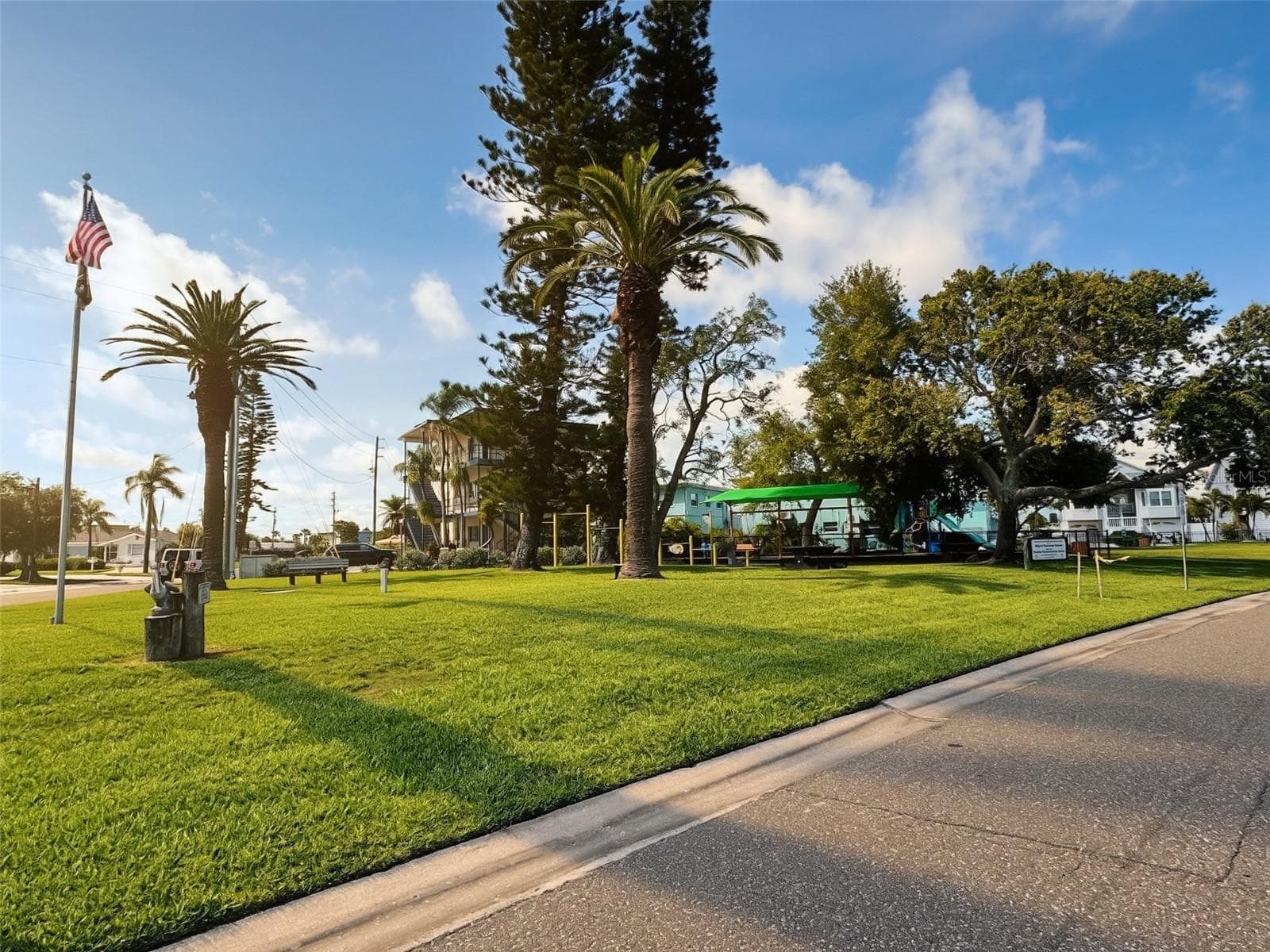 Park across the street and dog park - 155 112TH AVE #A, TREASURE ISLAND