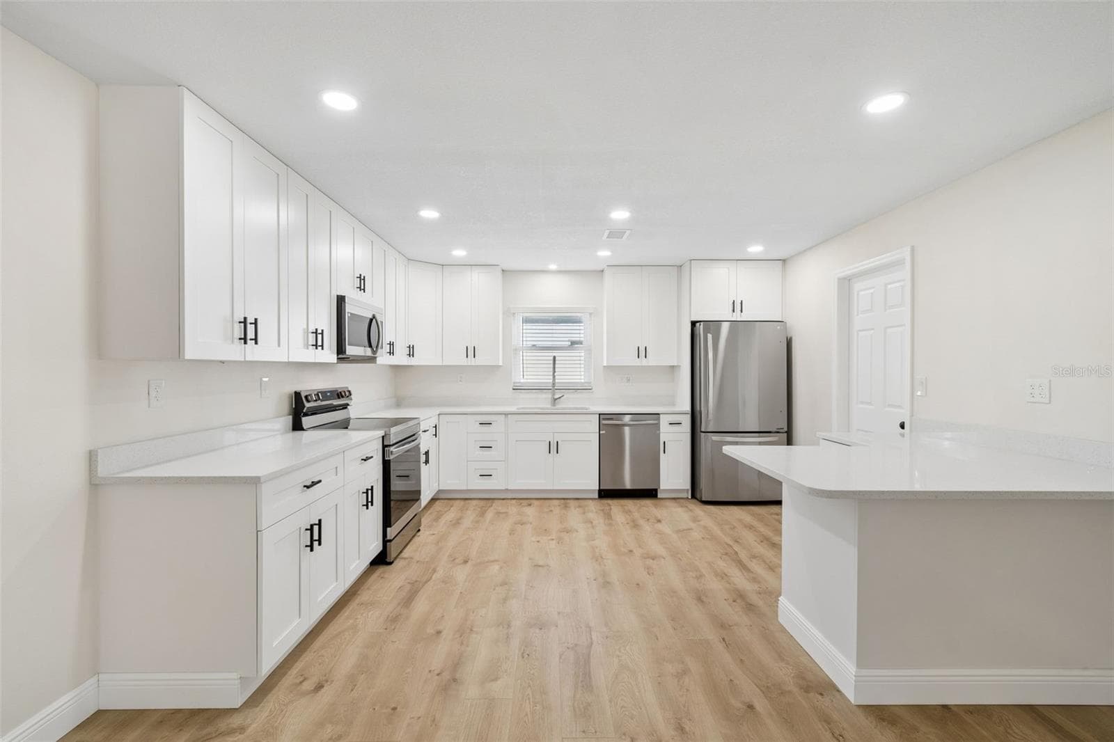 Single Family Residence at 6003 TAMPA SHORES BLVD, TAMPA, photo 3 of 67