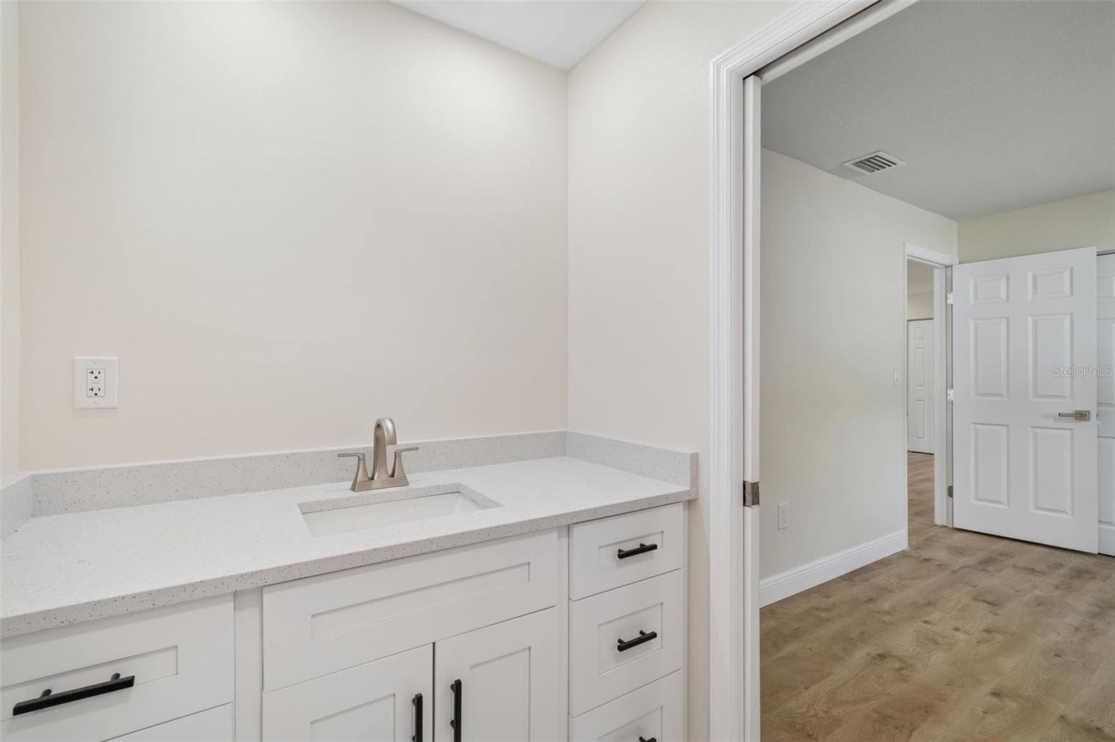 Single Family Residence at 6003 TAMPA SHORES BLVD, TAMPA, photo 6 of 67