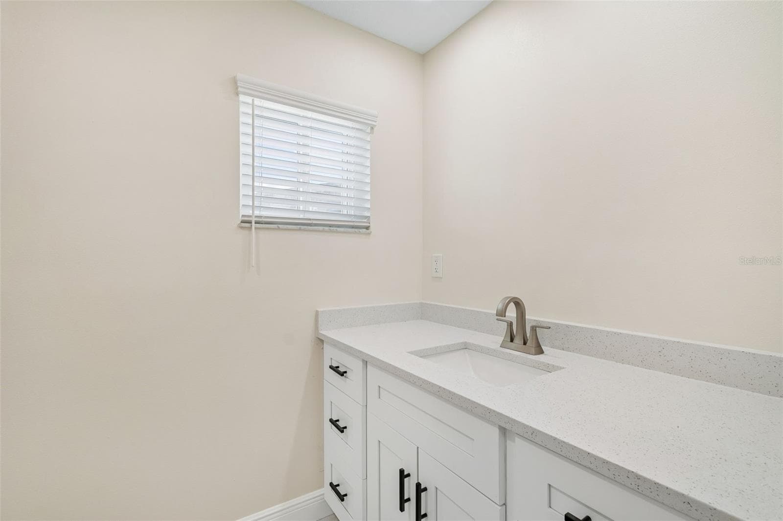 Single Family Residence at 6003 TAMPA SHORES BLVD, TAMPA, photo 8 of 67