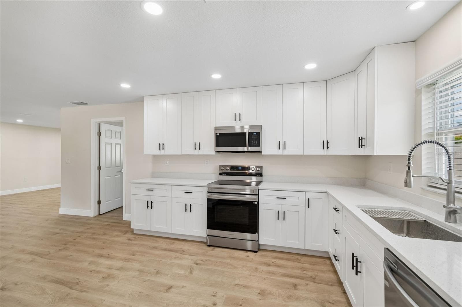 Single Family Residence at 6003 TAMPA SHORES BLVD, TAMPA, photo 31 of 67