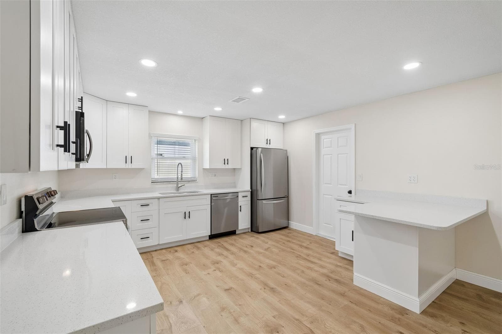 Single Family Residence at 6003 TAMPA SHORES BLVD, TAMPA, photo 37 of 67