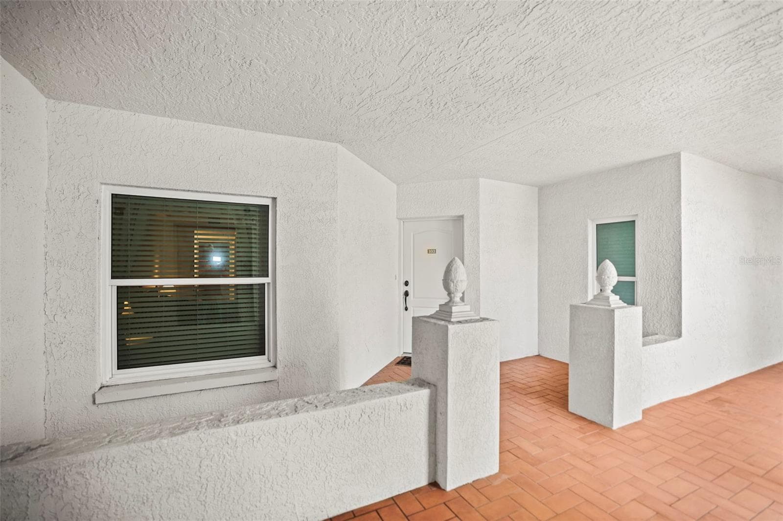 Private Courtyard - 200 121ST AVE #103, TREASURE ISLAND