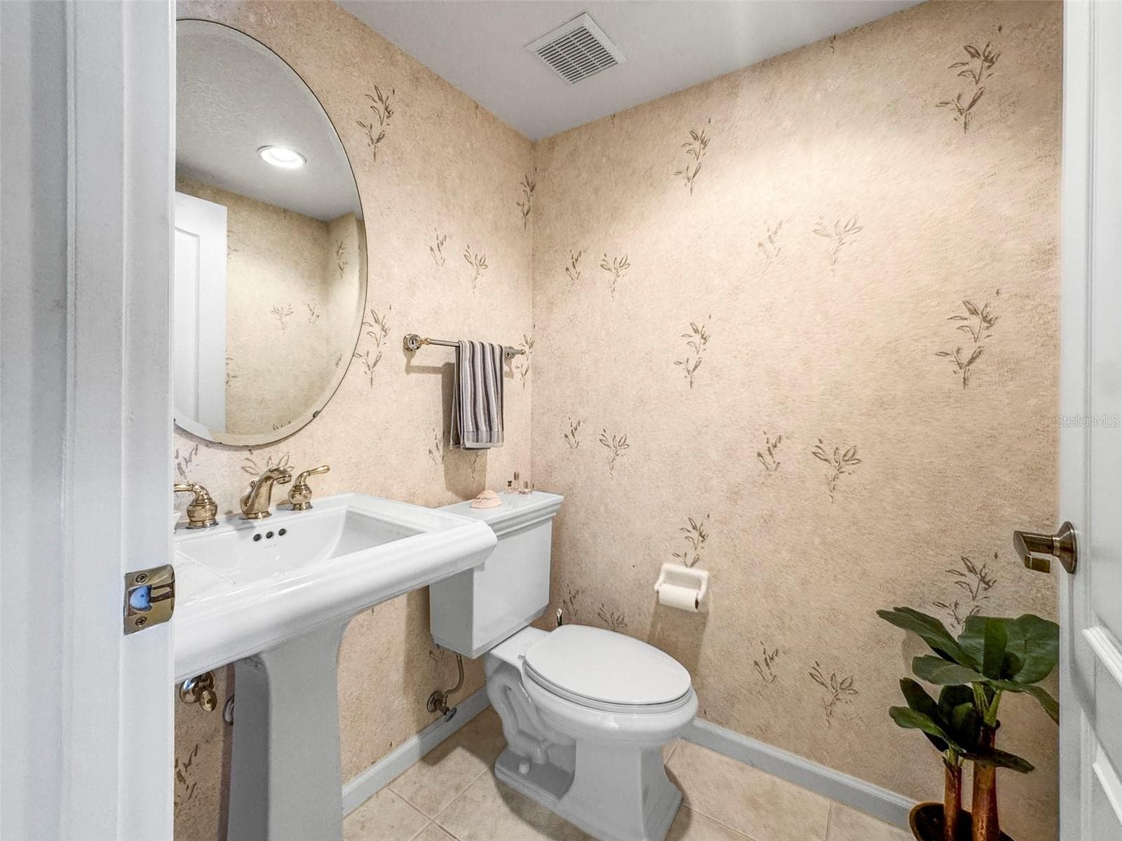 Half Bathroom off the Hallway - 200 121ST AVE #103, TREASURE ISLAND
