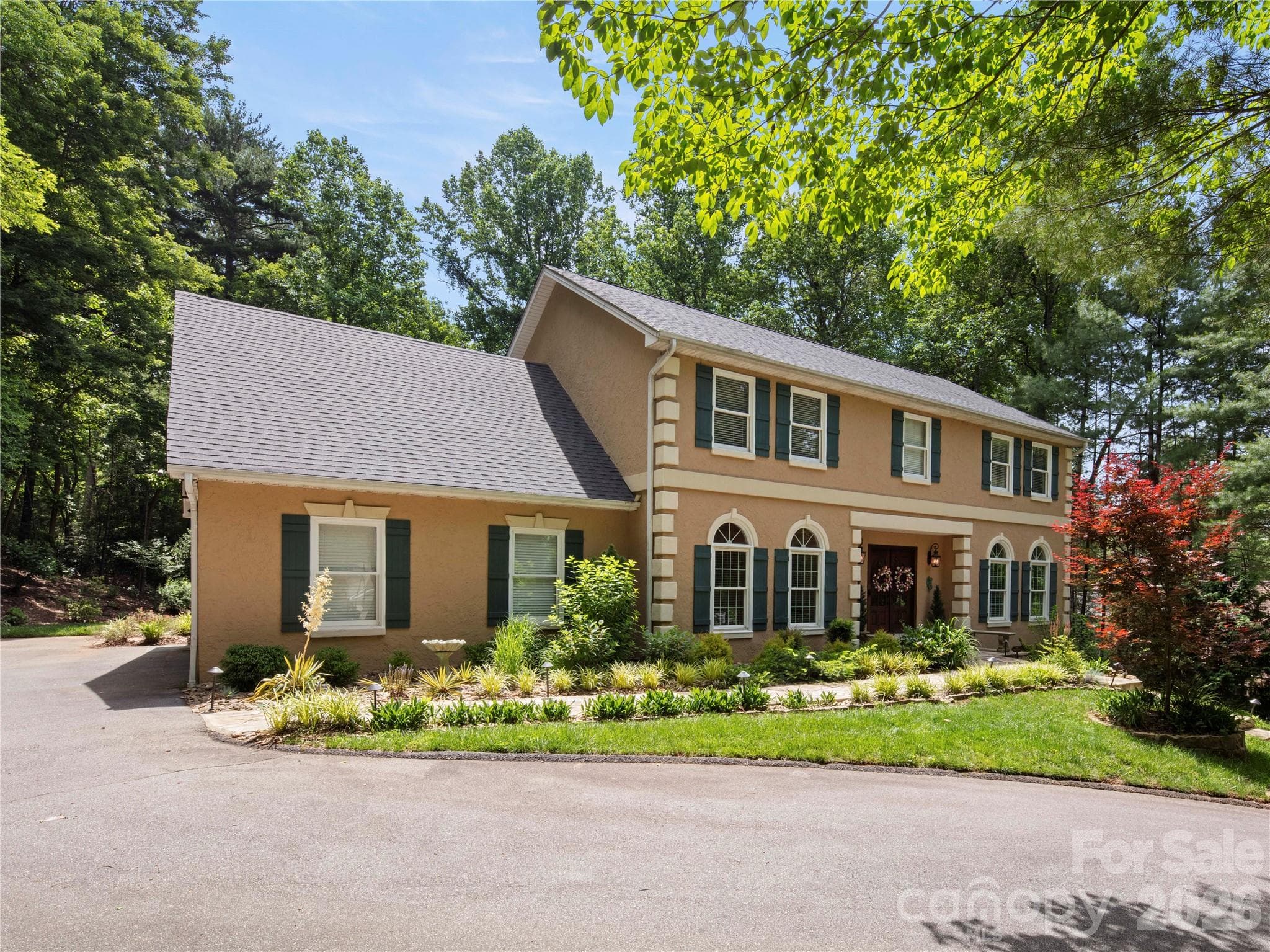 Fresh landscaping - 105 Braeside Circle, Asheville
