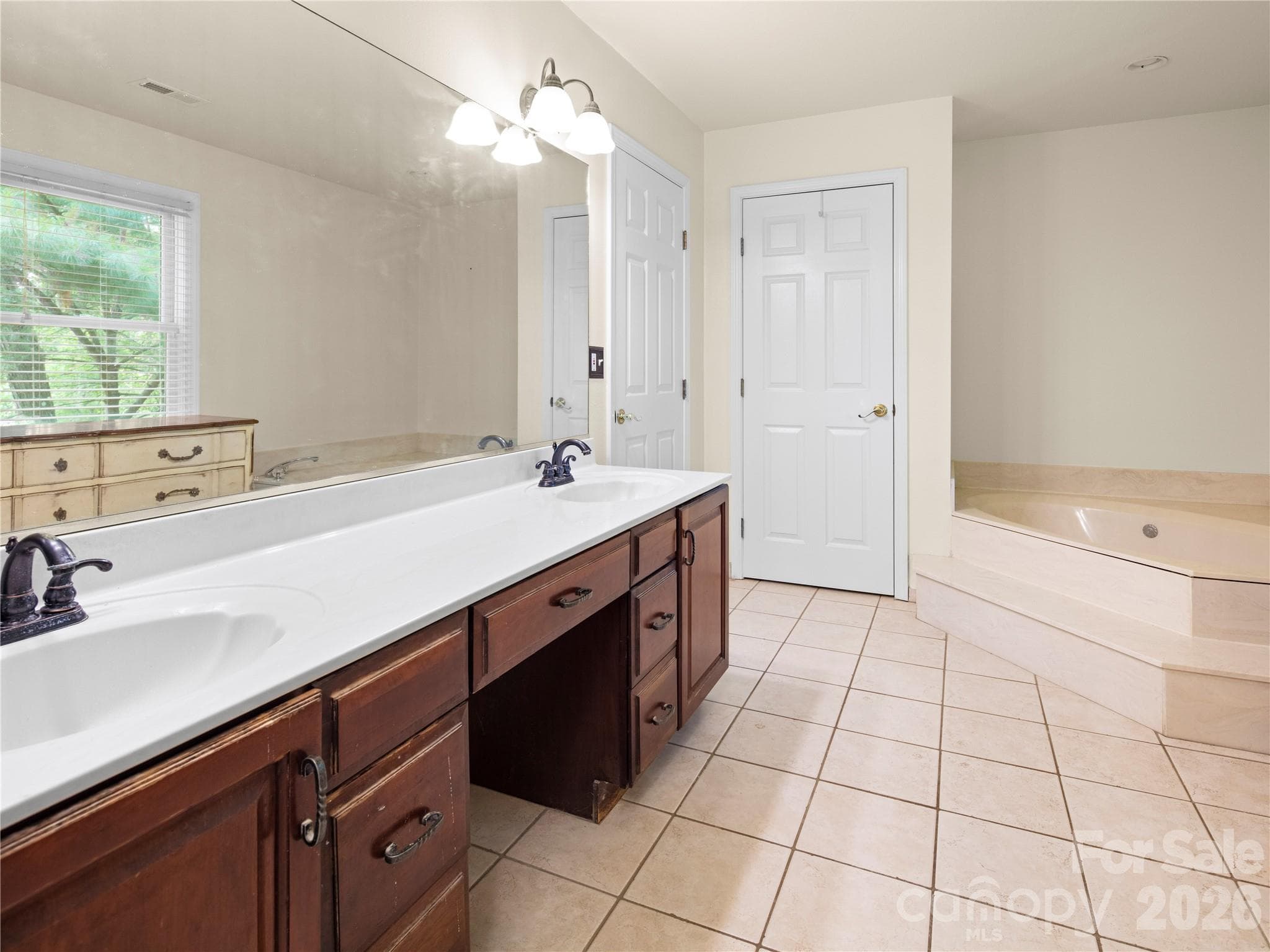 Single Family Residence at 105 Braeside Circle, Asheville, photo 20 of 39