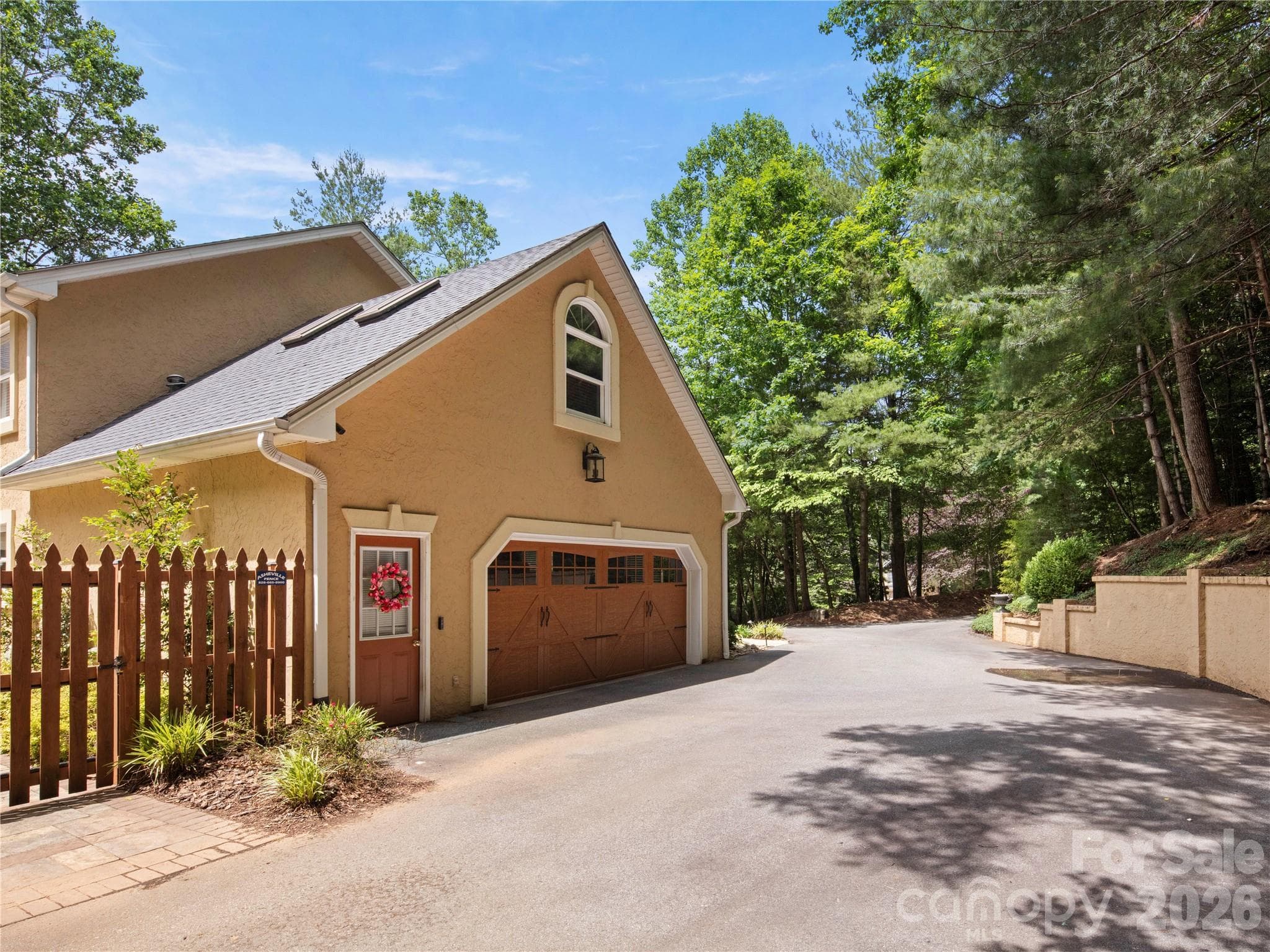Two car garage and easy turnaround - 105 Braeside Circle, Asheville