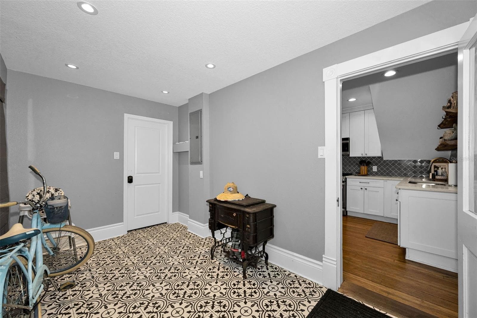 Single Family Residence at 133 N PINELLAS AVE, TARPON SPRINGS, photo 34 of 85
