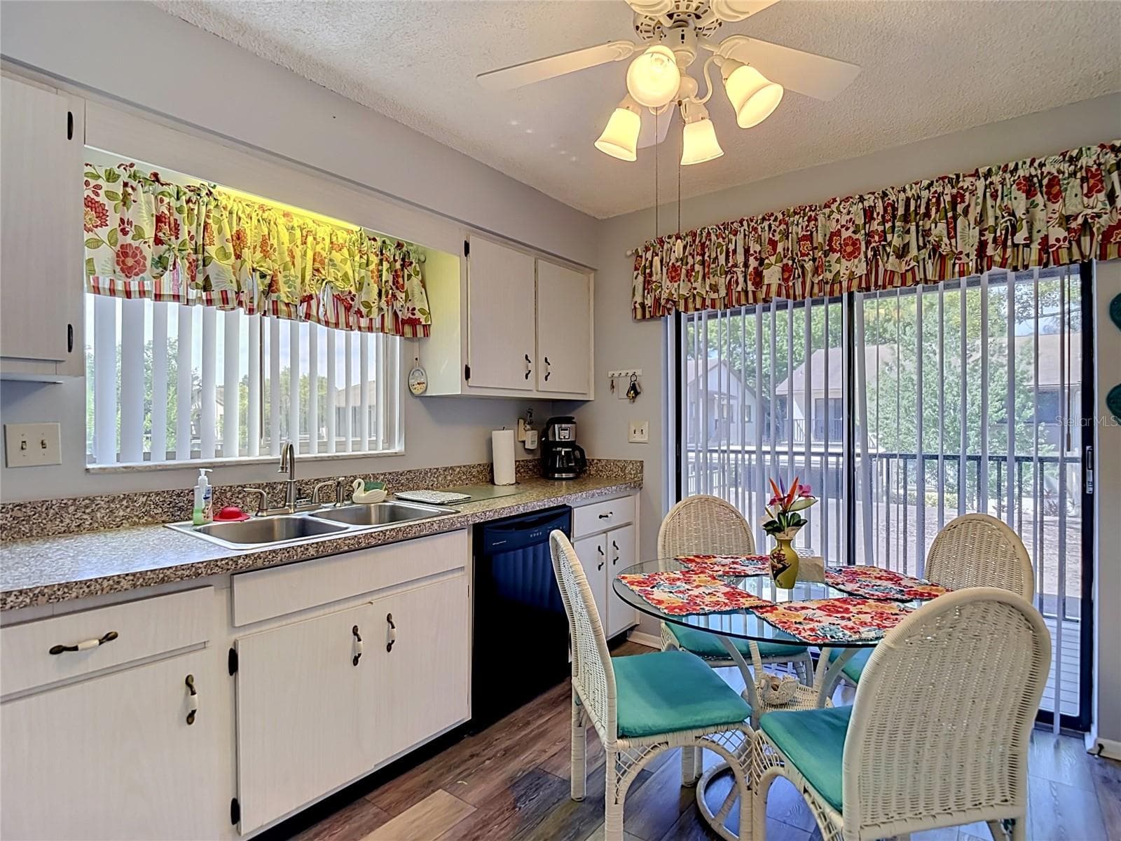 Condominium at 12913 FAIRWAY DR #D, HUDSON, photo 8 of 69