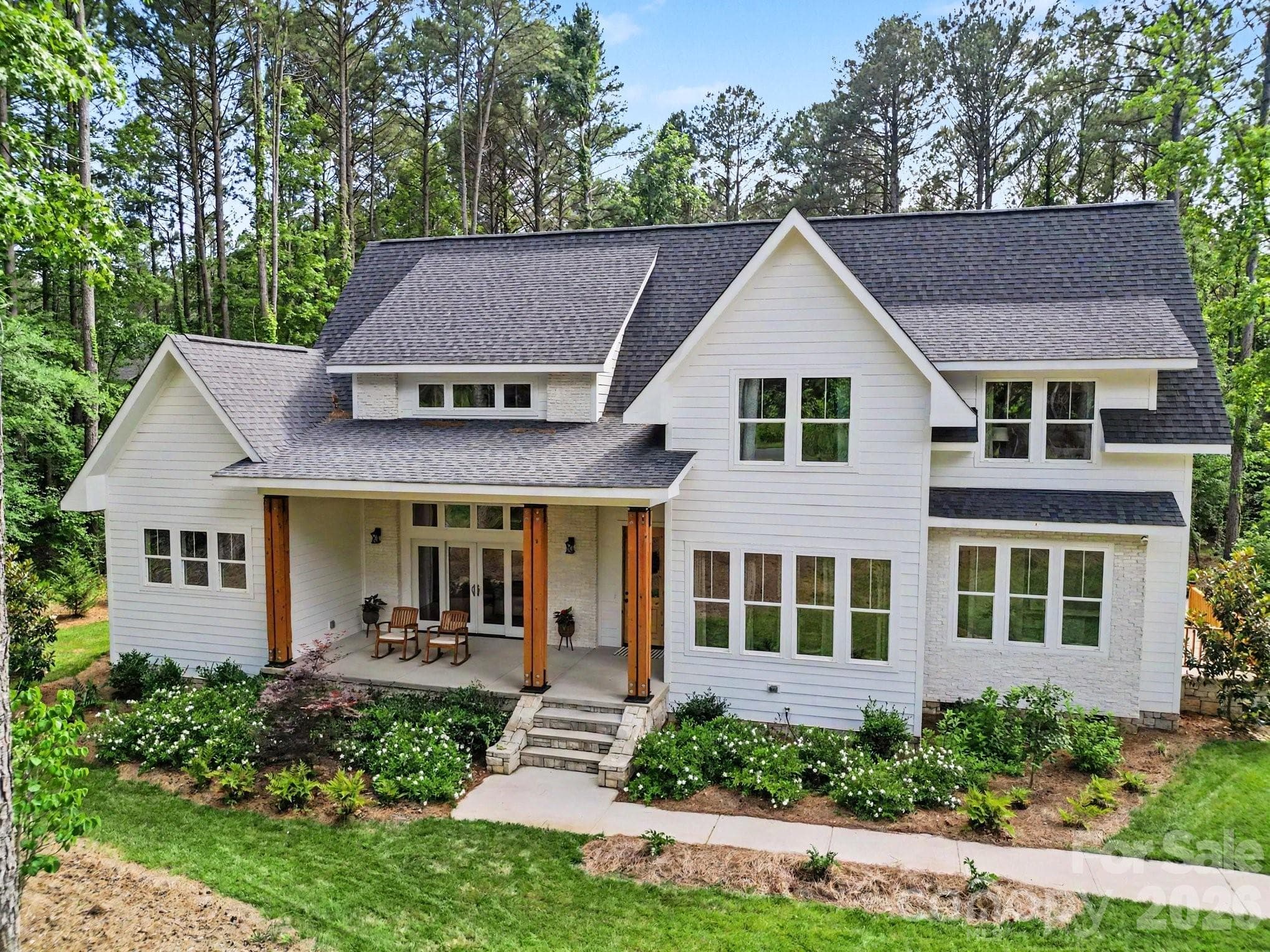 Beautiful setting on manicured lot - Lancaster