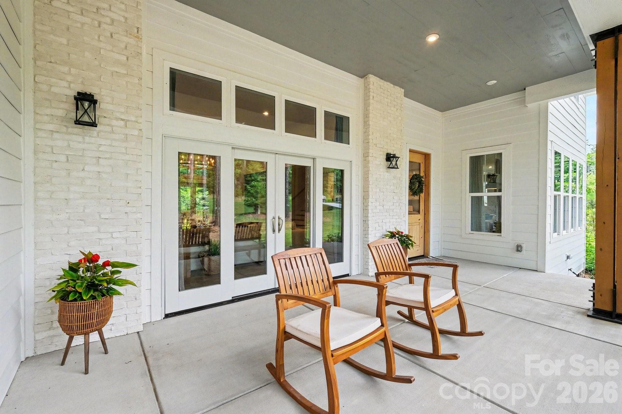 Gorgeous oversized front sitting porch - Lancaster
