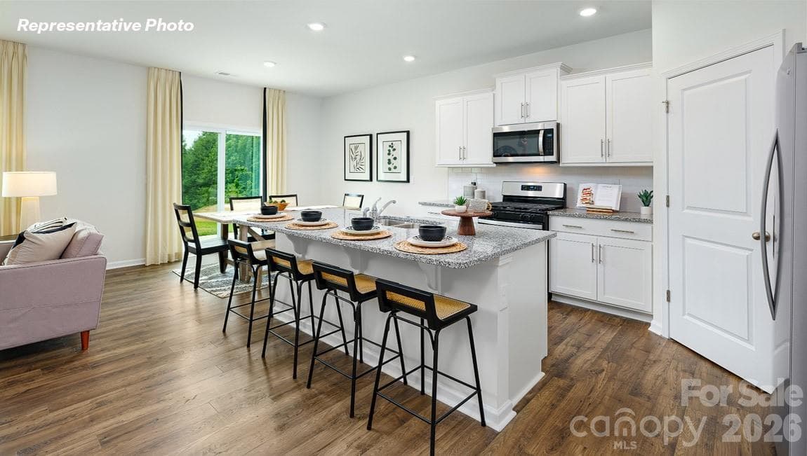 Single Family Residence at 5604 Pamplona Way, Charlotte, photo 5 of 37