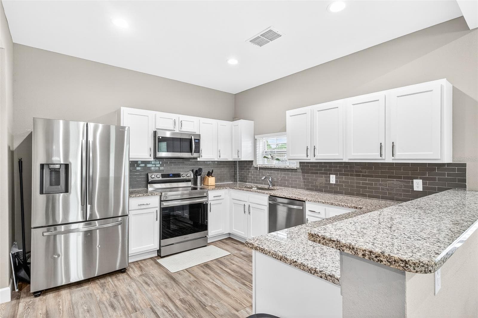 Single Family Residence at 420 E CYPRESS ST, WINTER GARDEN, photo 7 of 39