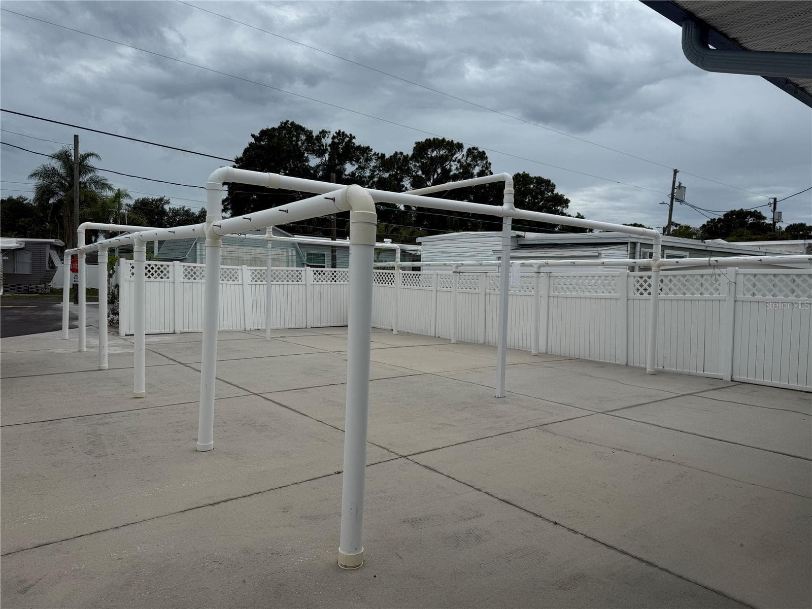 Clotheslines outside community laundry room - 12674 SEMINOLE BLVD #S18, LARGO