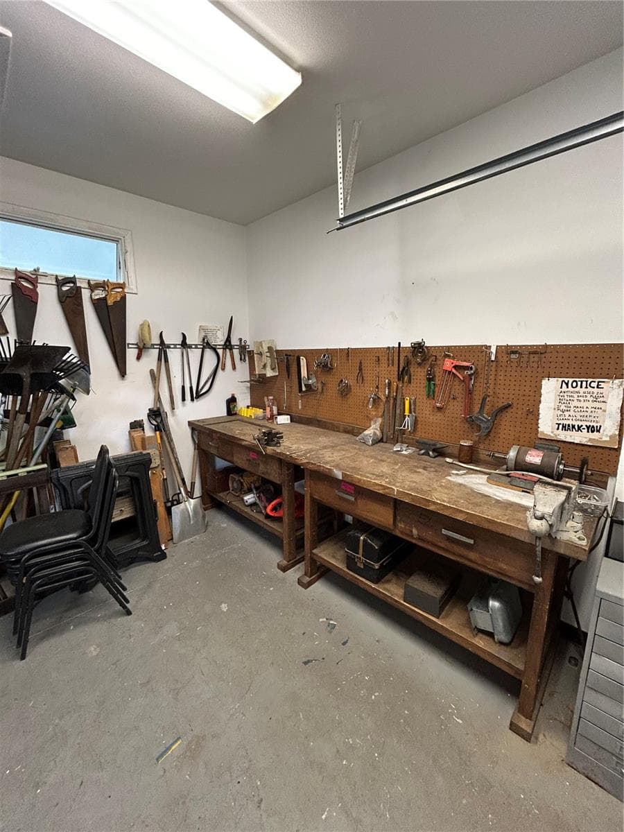 Community Tool Shed - 12674 SEMINOLE BLVD #S18, LARGO
