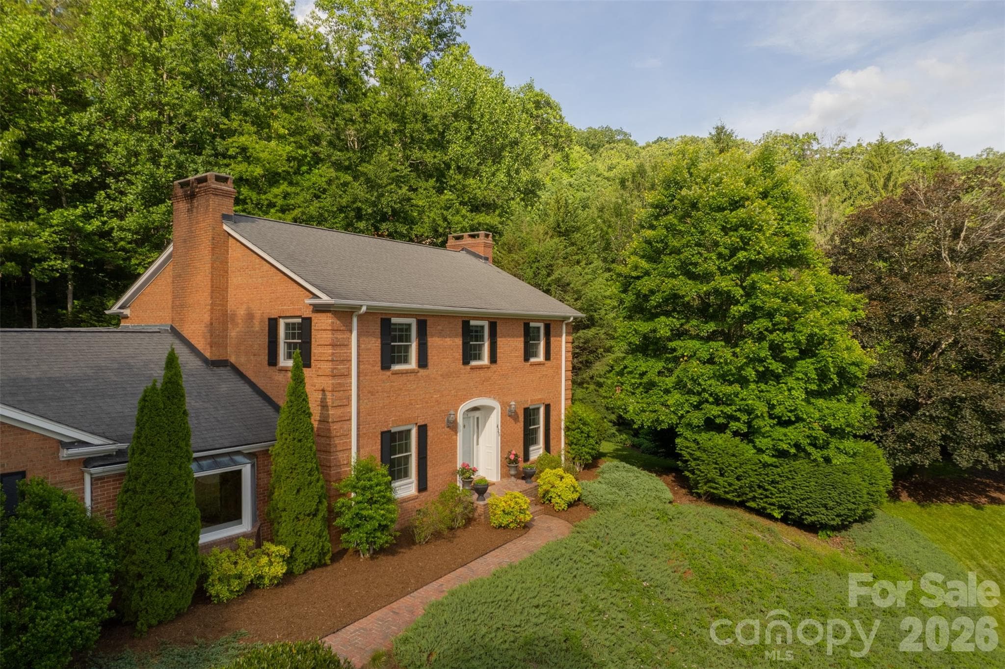 425 Sondley Woods Place